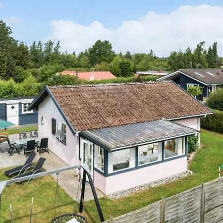 2 Bedroom Beautiful In Vaeggerlose * Bøtø By